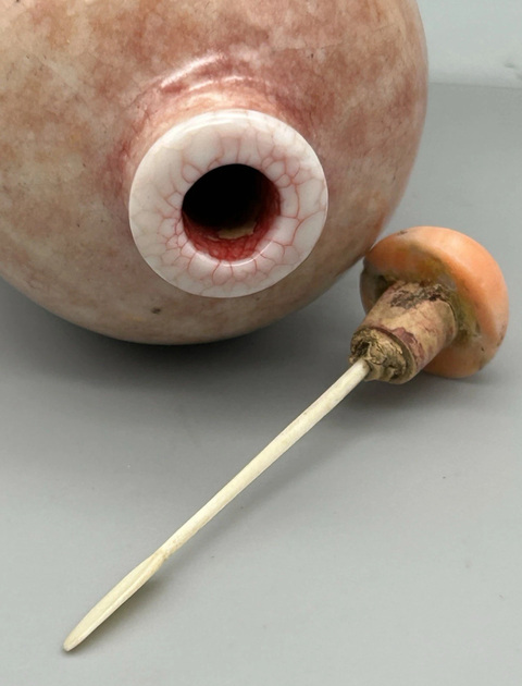 古玩陶瓷紅哥釉鼻煙壺真品鑒賞圖