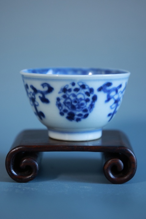 古玩陶瓷青花花卉紋杯真品鑒賞圖
