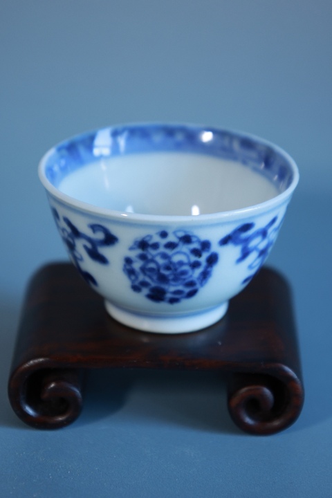 古玩陶瓷青花花卉紋杯真品鑒賞圖