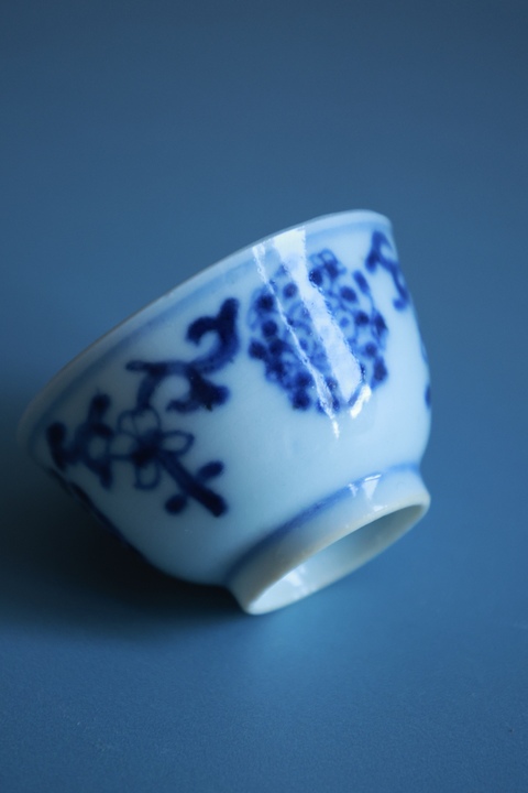 古玩陶瓷青花花卉紋杯真品鑒賞圖