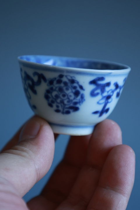 古玩陶瓷青花花卉紋杯真品鑒賞圖