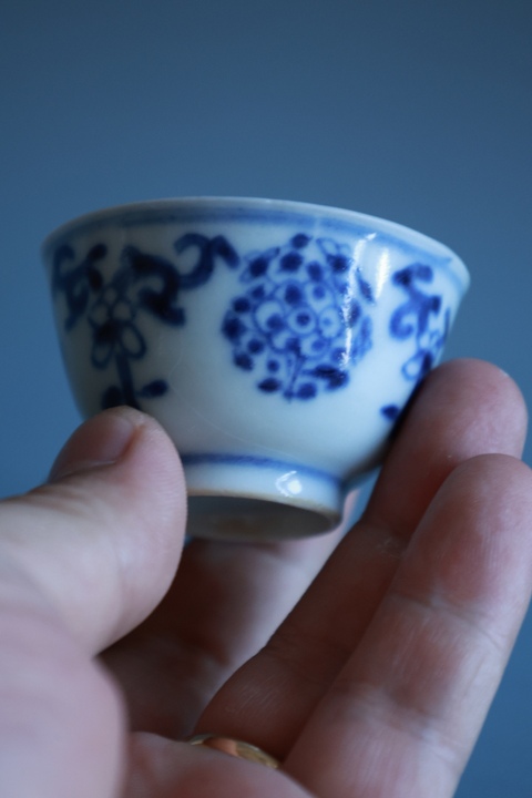 古玩陶瓷青花花卉紋杯真品鑒賞圖