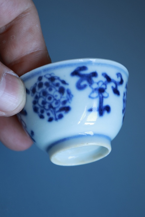 古玩陶瓷青花花卉紋杯真品鑒賞圖