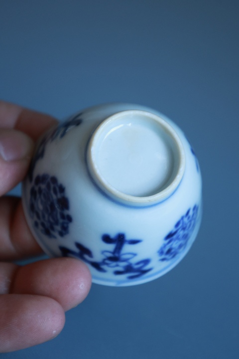 古玩陶瓷青花花卉紋杯真品鑒賞圖