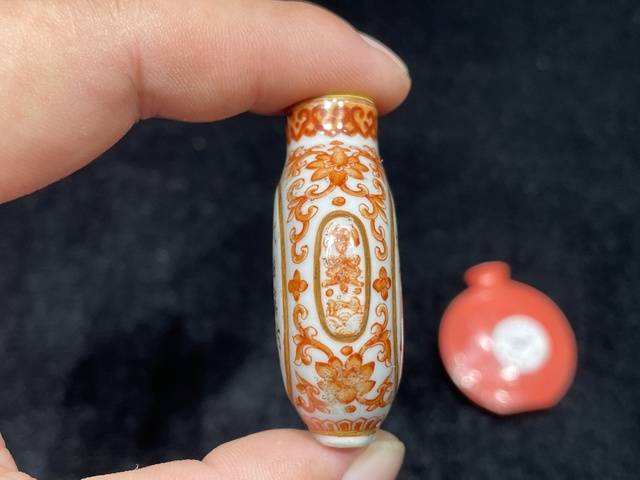 古玩陶瓷礬紅詩文鼻煙壺真品鑒賞圖
