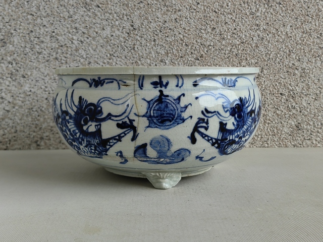 古玩陶瓷青花趕珠龍紋香爐真品鑒賞圖