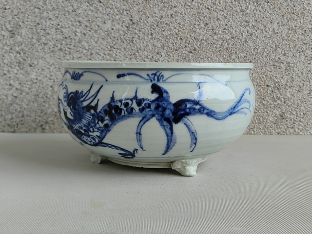 古玩陶瓷青花趕珠龍紋香爐真品鑒賞圖
