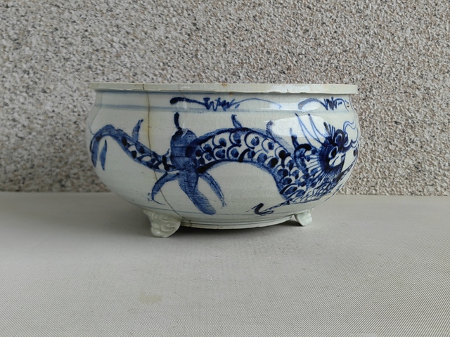 古玩陶瓷青花趕珠龍紋香爐真品鑒賞圖