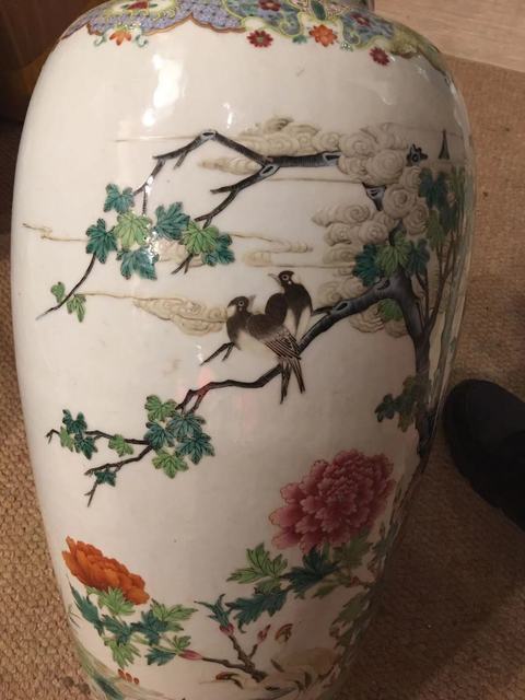 古玩陶瓷五倫圖粉彩瓶真品鑒賞圖
