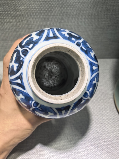 古玩陶瓷青花花卉紋罐真品鑒賞圖
