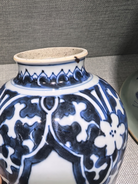 古玩陶瓷青花花卉紋罐真品鑒賞圖