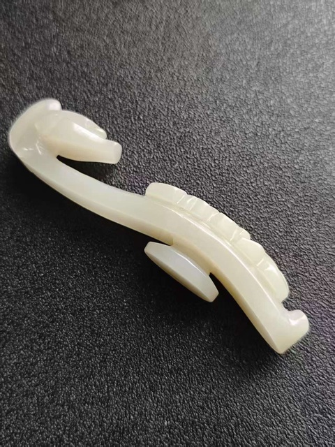 古玩玉器和田玉龍型帶鉤真品鑒賞圖