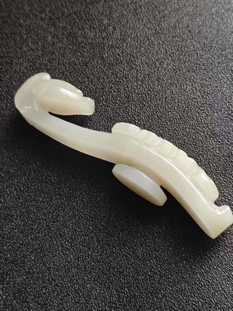 古玩玉器和田玉龍型帶鉤真品鑒賞圖