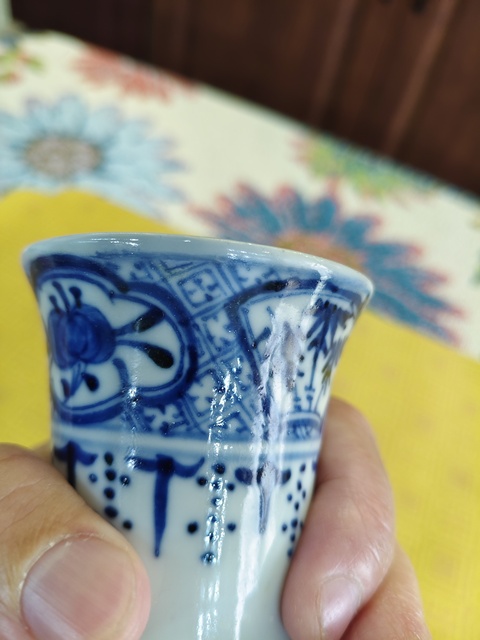 古玩陶瓷清代晚期青花人物敞口瓶。真品鑒賞圖