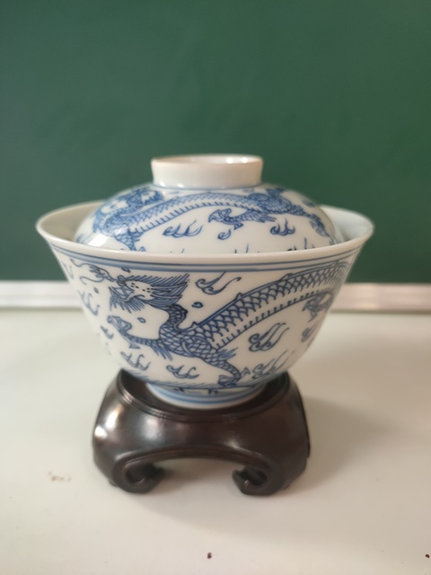 古玩陶瓷龍鳳紋青花蓋碗真品鑒賞圖
