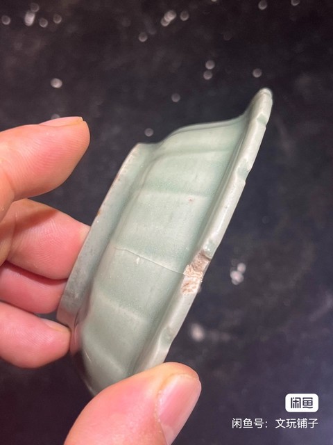 古玩陶瓷龍泉青瓷刻花盤真品鑒賞圖