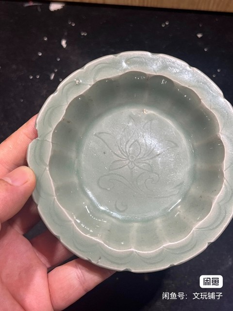 古玩陶瓷龍泉青瓷刻花盤真品鑒賞圖
