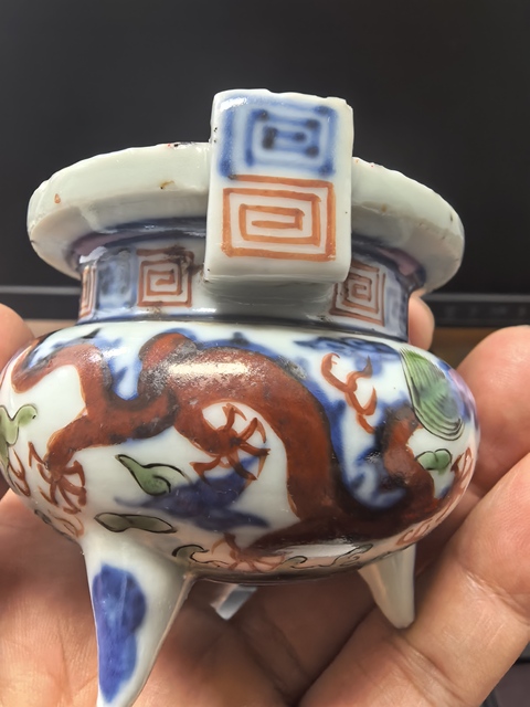 古玩陶瓷青花五彩龍紋香爐真品鑒賞圖