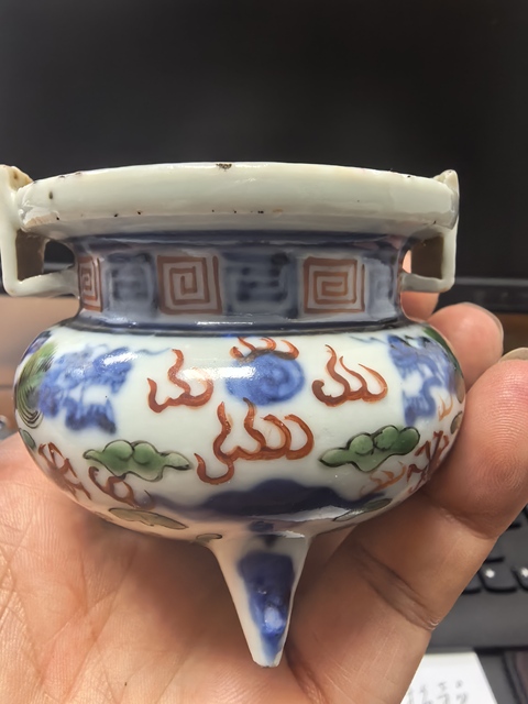 古玩陶瓷青花五彩龍紋香爐真品鑒賞圖