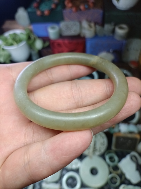 古玩玉器清代天然糯冰翡翠手鐲拍賣,當前價格6800元