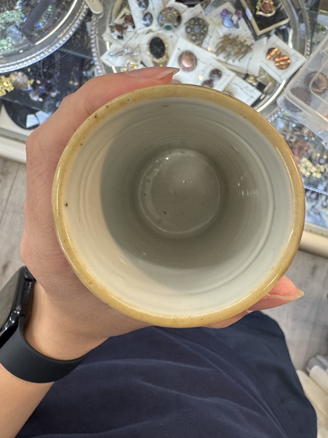 古玩陶瓷人物紋筆筒真品鑒賞圖