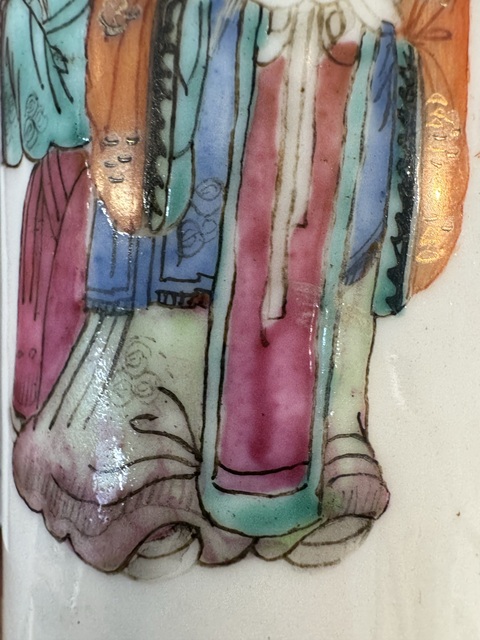 古玩陶瓷人物紋筆筒真品鑒賞圖