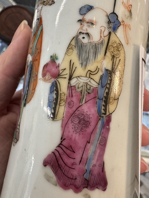 古玩陶瓷人物紋筆筒真品鑒賞圖