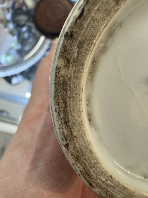 古玩陶瓷人物紋筆筒真品鑒賞圖