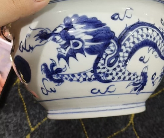 古玩陶瓷青花趕珠龍紋香爐真品鑒賞圖