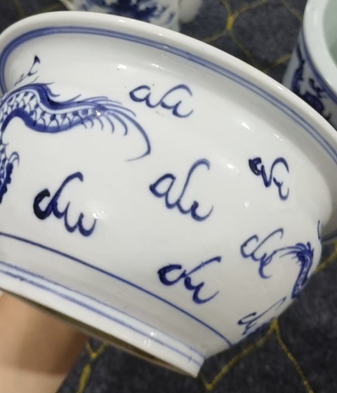古玩陶瓷青花趕珠龍紋香爐真品鑒賞圖