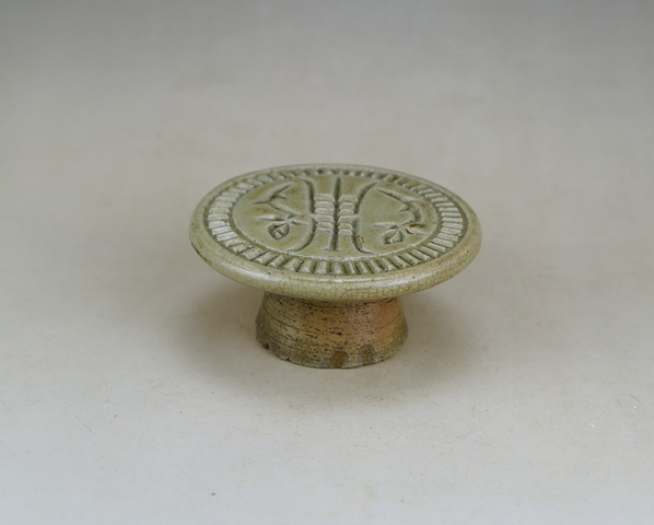 古玩陶瓷龍泉青瓷壽字托盤真品鑒賞圖