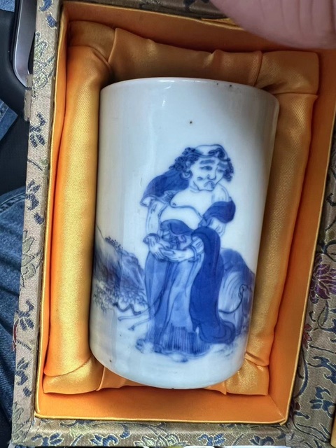 古玩陶瓷青花人物筆筒真品鑒賞圖