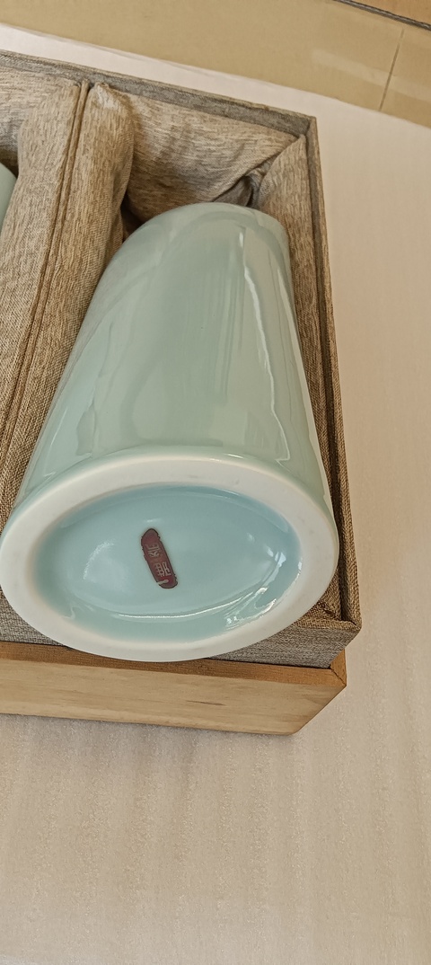 古玩陶瓷天青釉堆花瓶真品鑒賞圖