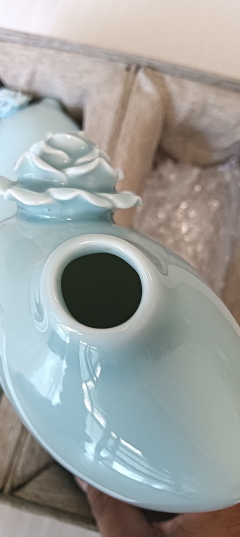 古玩陶瓷天青釉堆花瓶真品鑒賞圖