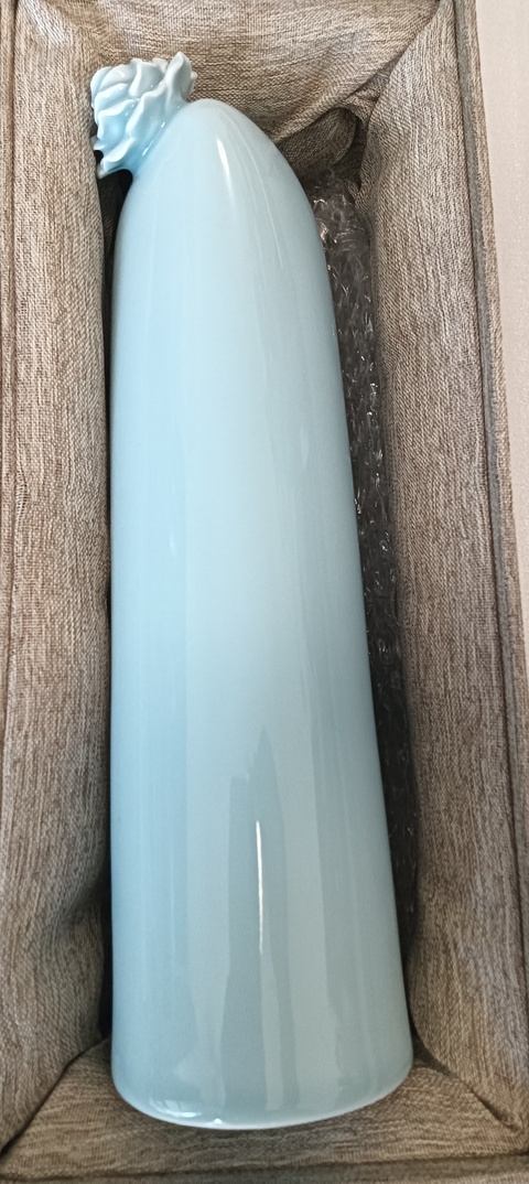 古玩陶瓷天青釉堆花瓶真品鑒賞圖