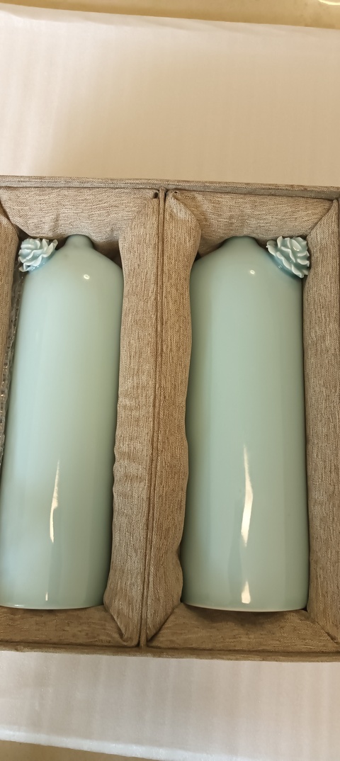 古玩陶瓷天青釉堆花瓶真品鑒賞圖
