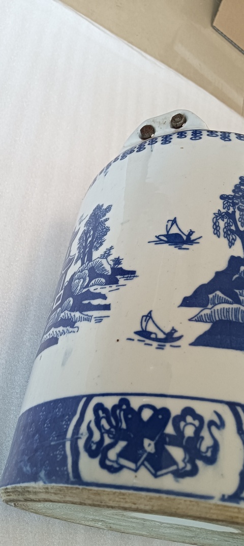 古玩陶瓷當代青花提梁茶壺。真品鑒賞圖
