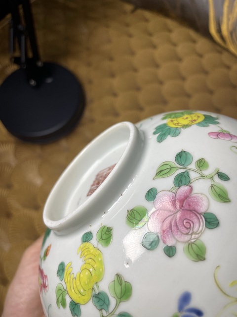 古玩陶瓷粉彩蝶戀花紋花口碗真品鑒賞圖