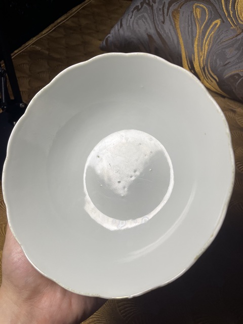 古玩陶瓷粉彩蝶戀花紋花口碗真品鑒賞圖