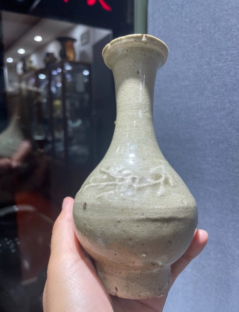 古玩陶瓷青白釉梅花紋盤口瓶真品鑒賞圖