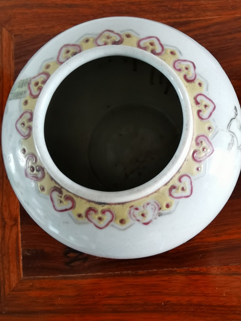 古玩陶瓷花鳥紋罐真品鑒賞圖