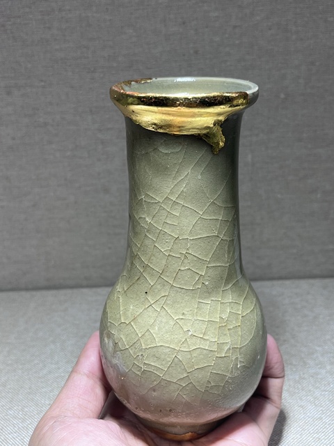 古玩陶瓷龍泉瓶真品鑒賞圖