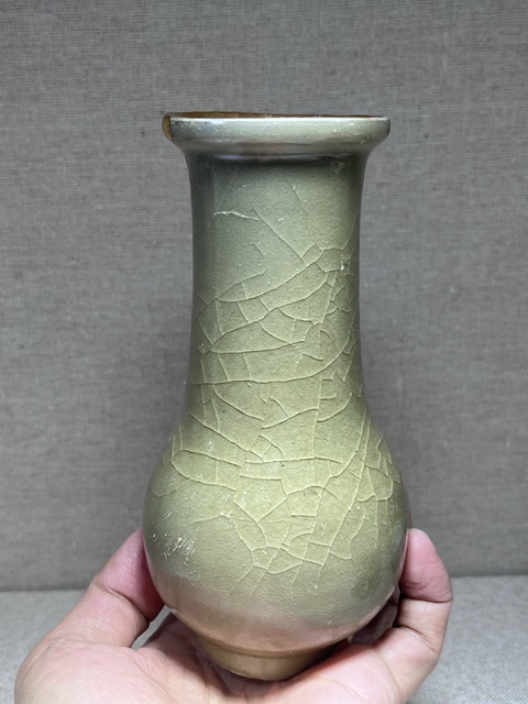 古玩陶瓷龍泉瓶真品鑒賞圖