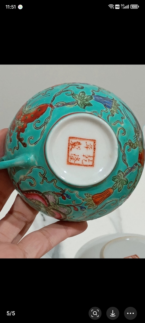 古玩陶瓷松石綠地粉彩蝴蝶花卉紋杯碟真品鑒賞圖