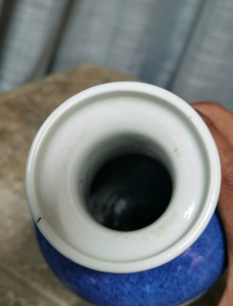 古玩陶瓷灑藍釉開光青花棒槌瓶真品鑒賞圖
