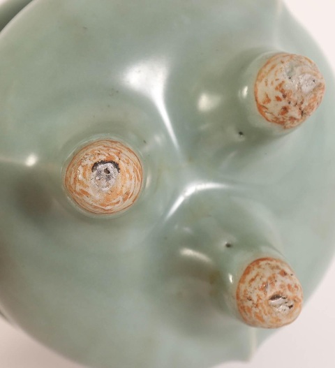 古玩陶瓷龍泉窯鬲式爐真品鑒賞圖