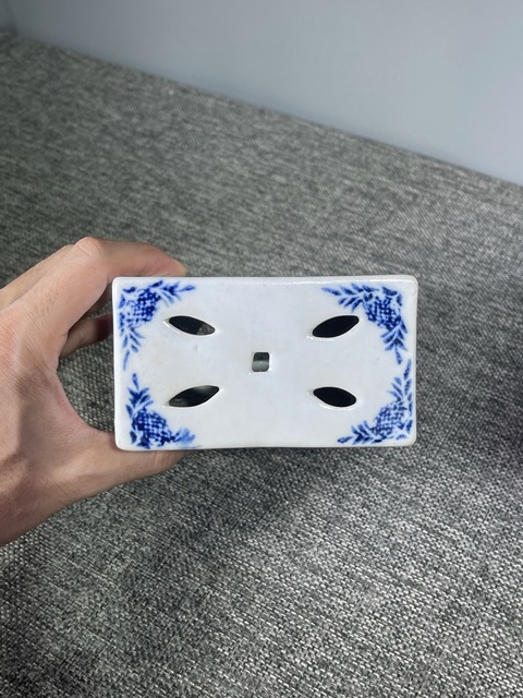 古玩陶瓷青花釉上彩錦地紋手枕真品鑒賞圖
