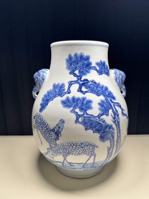 古玩陶瓷青花松鹿圖象耳尊真品鑒賞圖