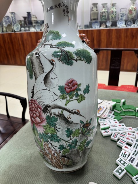 古玩陶瓷粉彩松鶴延年圖撇口瓶真品鑒賞圖