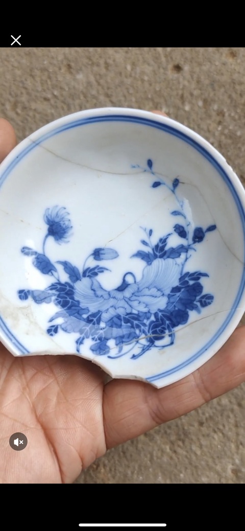 古玩陶瓷青花花卉紋盤真品鑒賞圖